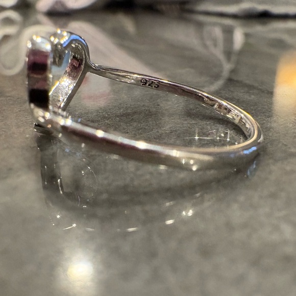 Stamped 925 Sterling Silver Heart Ring~Size 6 - Picture 5 of 6